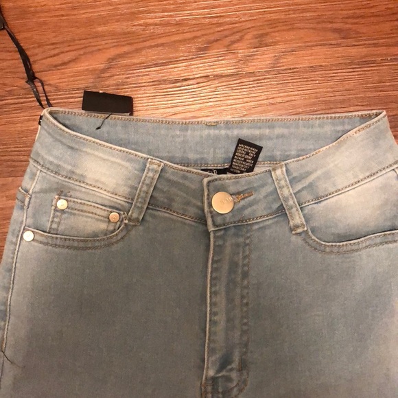 Destroyed skinny jeans - Picture 2 of 5